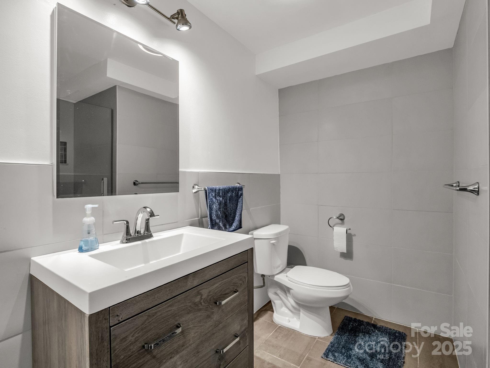 2115 N Stoney View Court — Hendersonville
