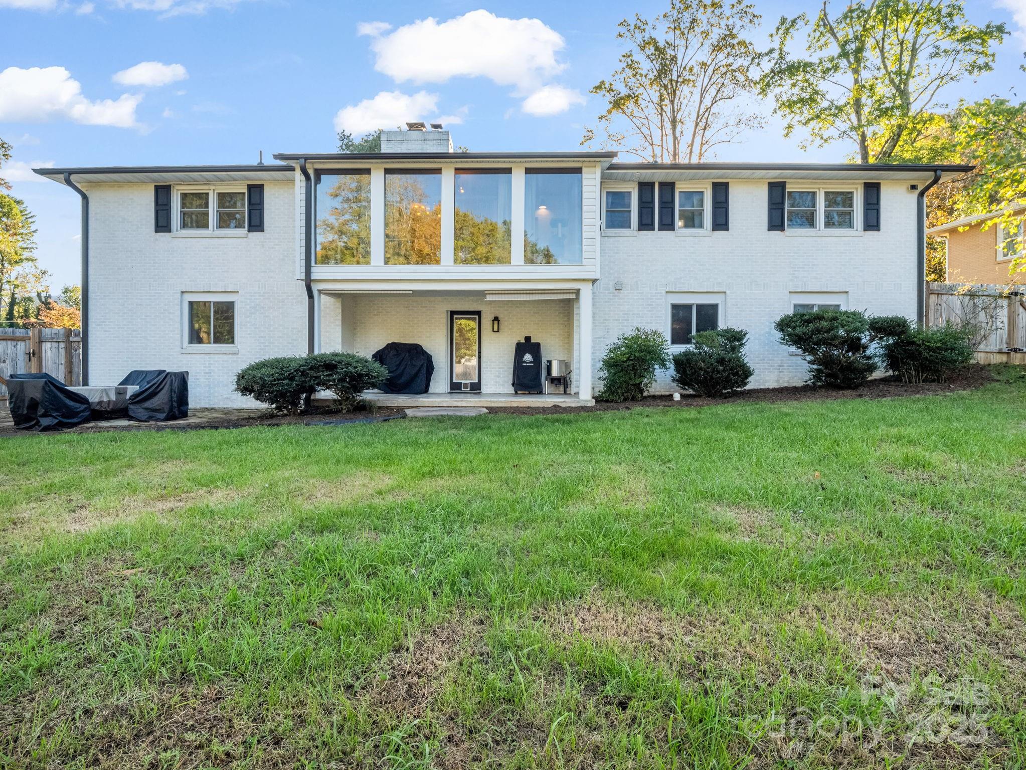 2115 N Stoney View Court — Hendersonville