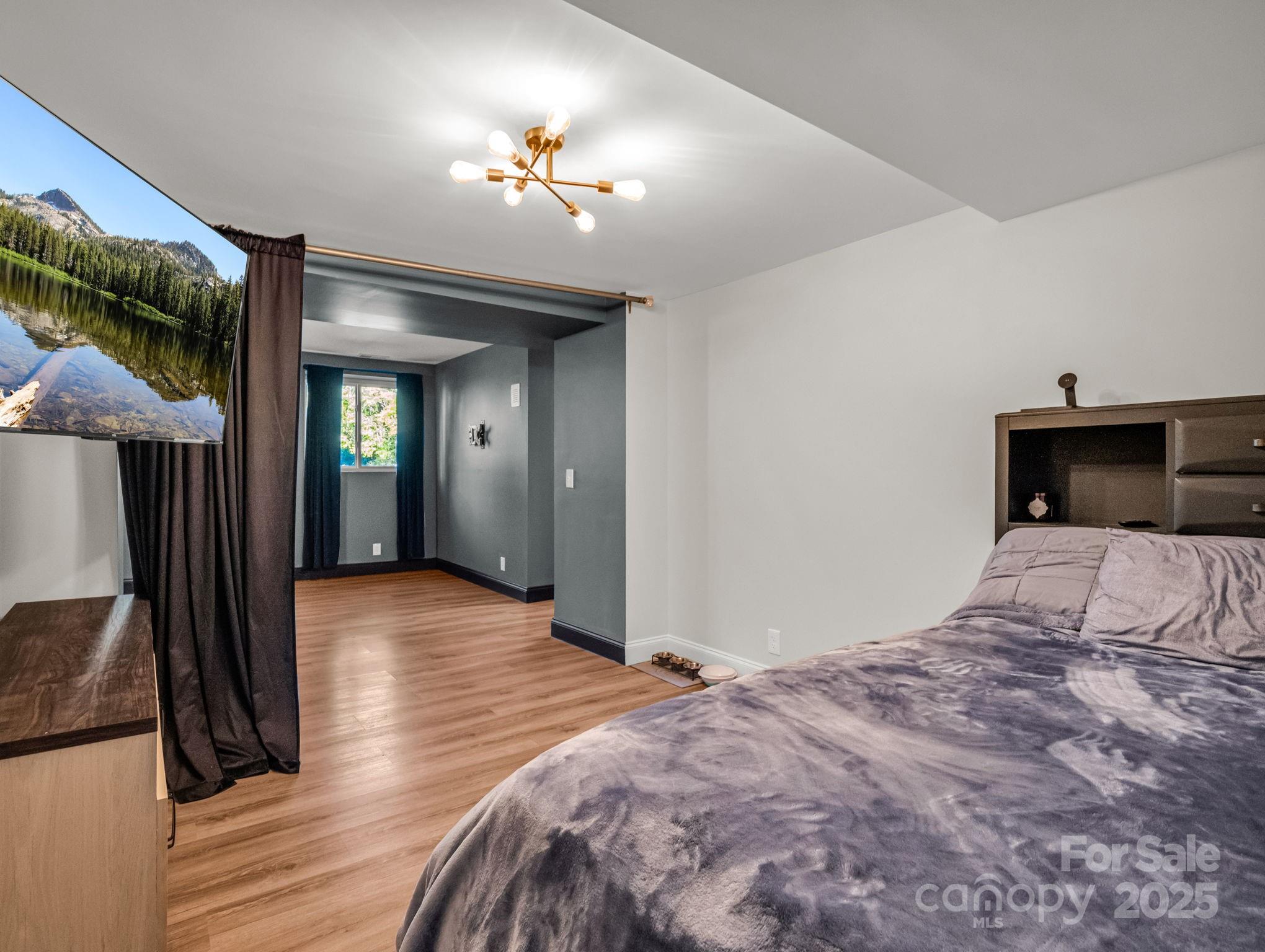 2115 N Stoney View Court — Hendersonville