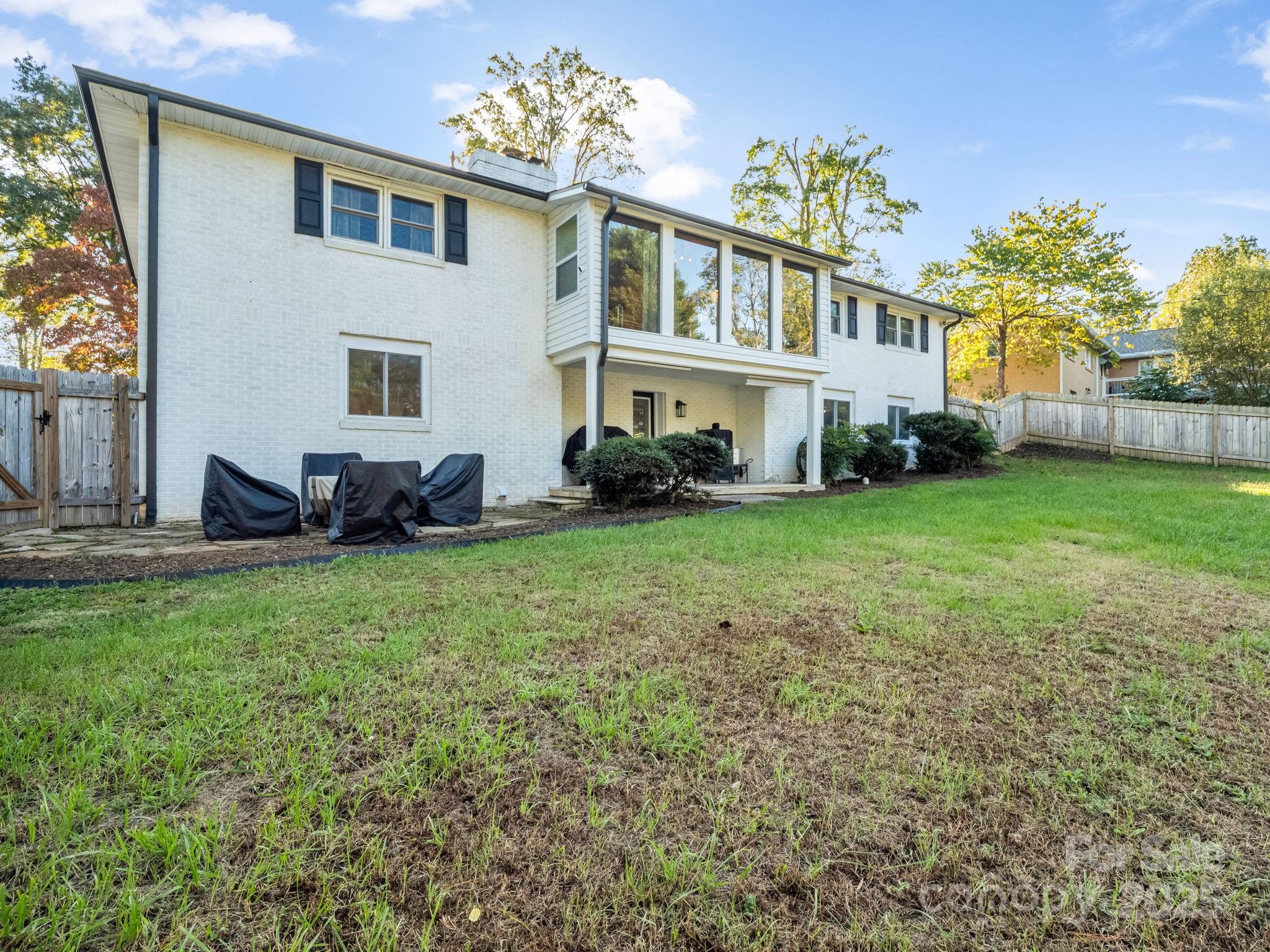 2115 N Stoney View Court — Hendersonville