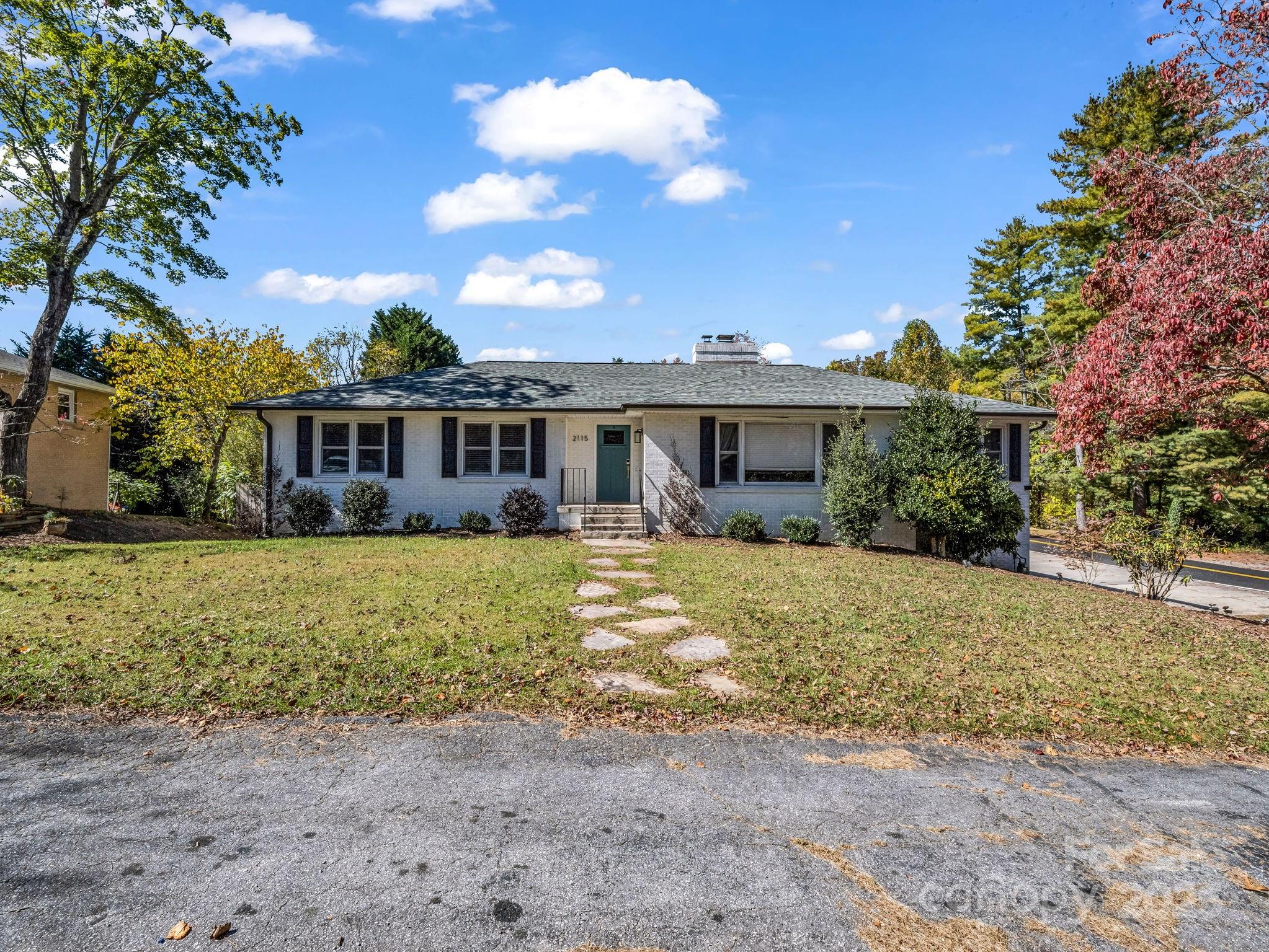 2115 N Stoney View Court — Hendersonville