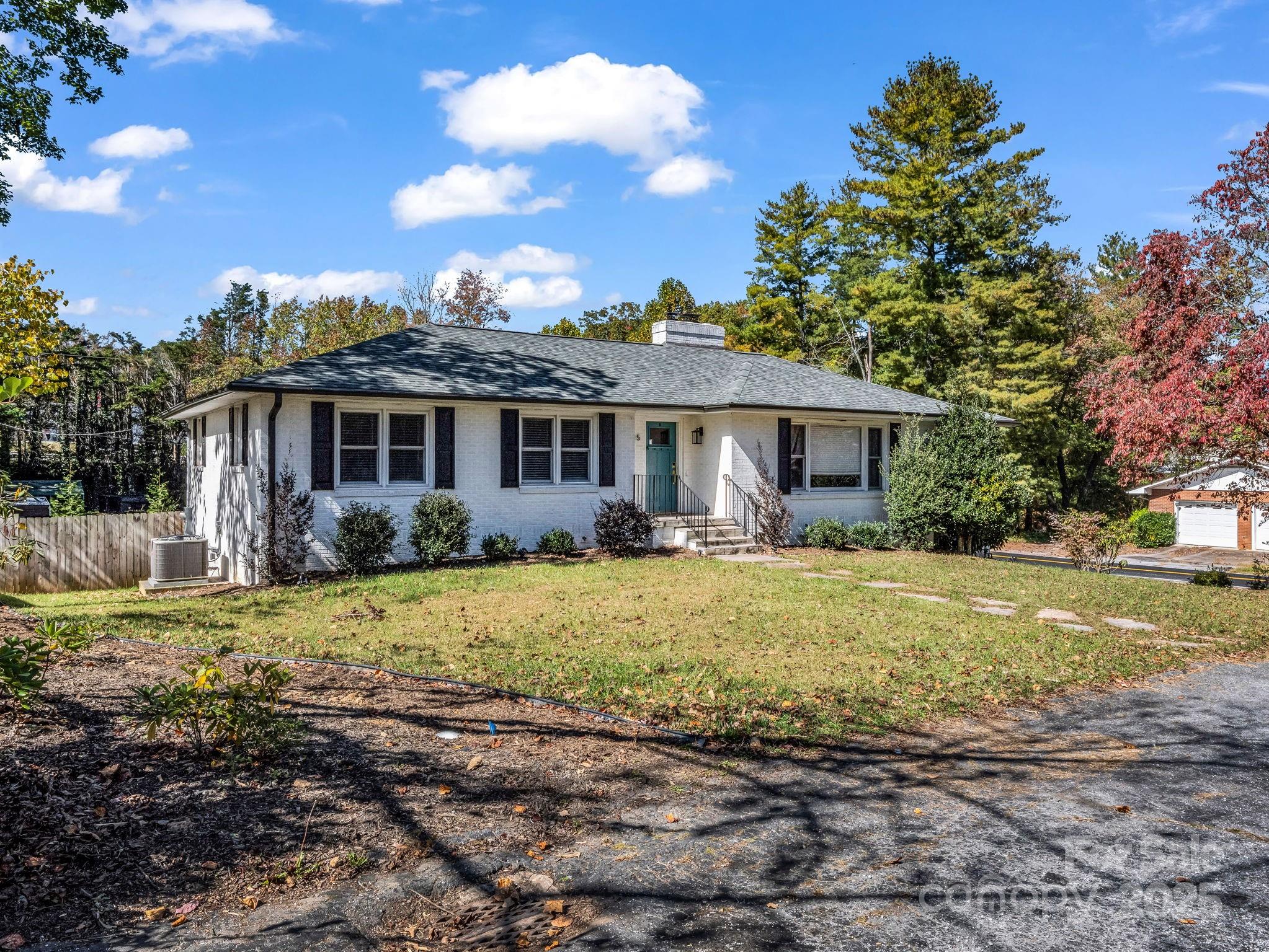 2115 N Stoney View Court — Hendersonville
