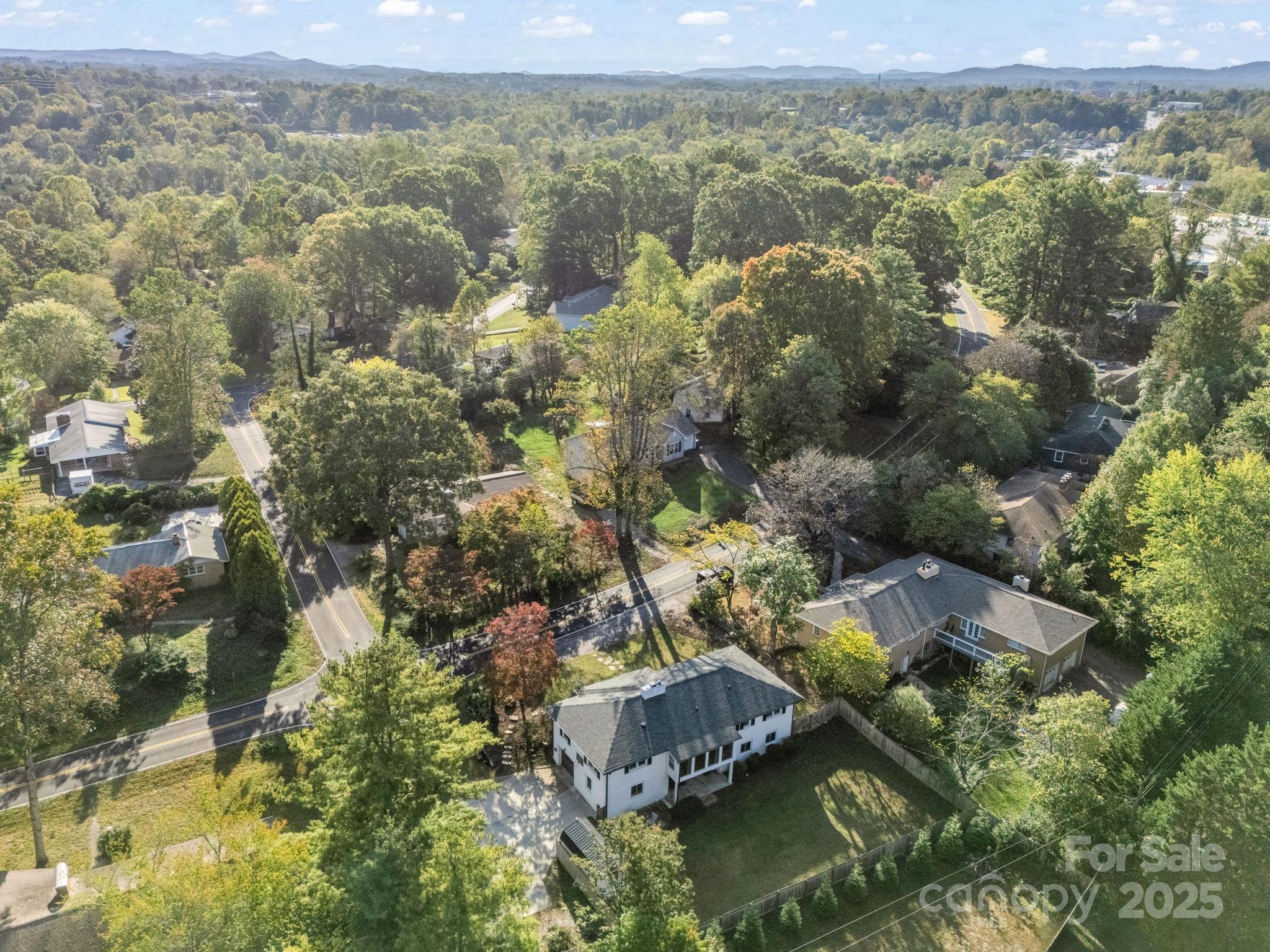 2115 N Stoney View Court — Hendersonville