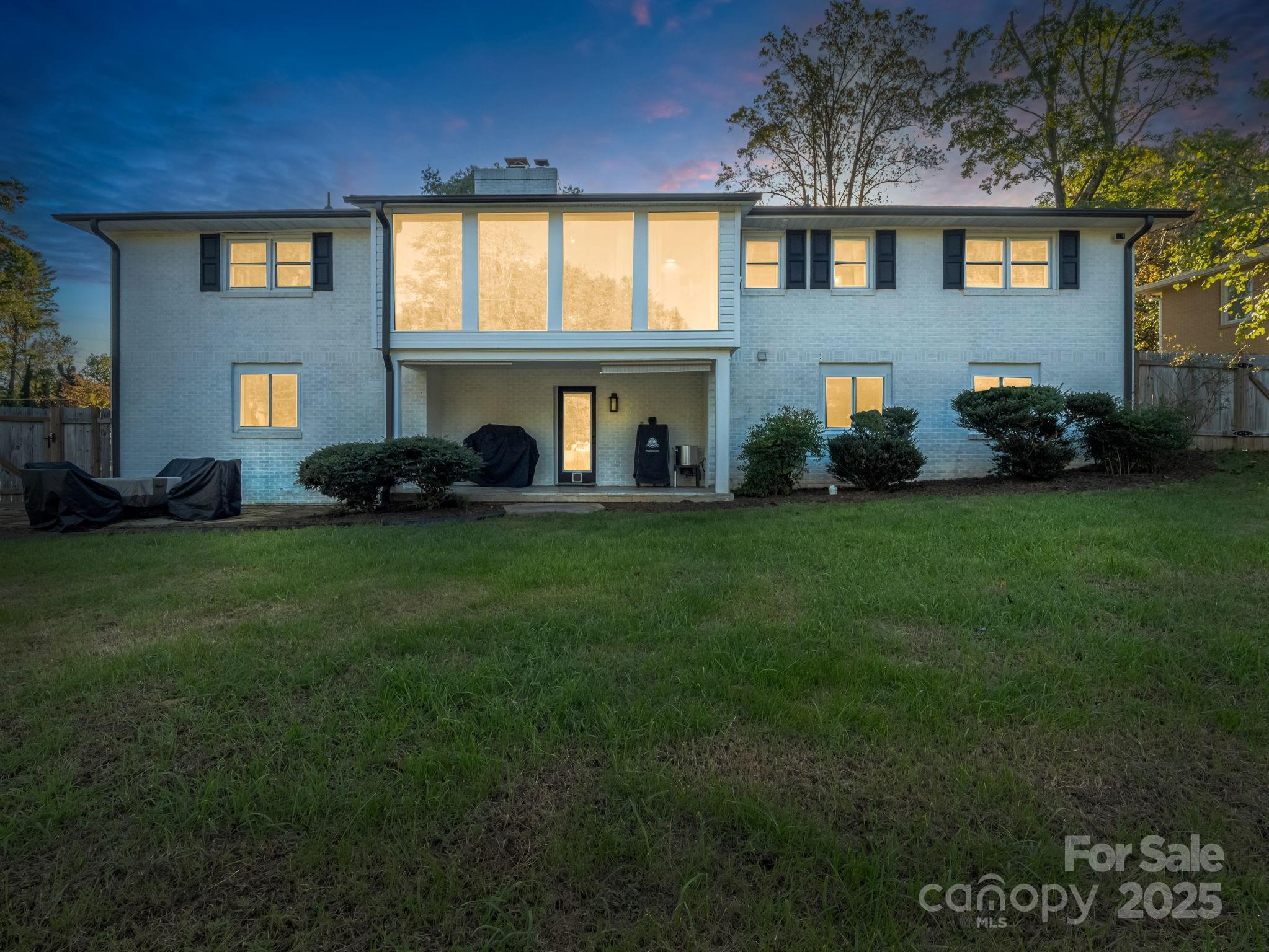 2115 N Stoney View Court — Hendersonville