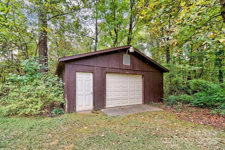 3966 Red Doc Road — Lancaster