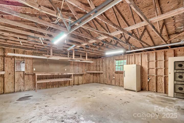 3966 Red Doc Road — Lancaster