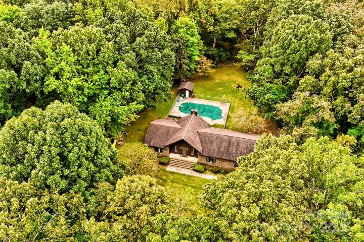 3966 Red Doc Road — Lancaster