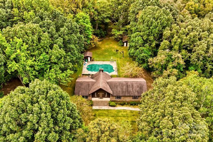 3966 Red Doc Road — Lancaster