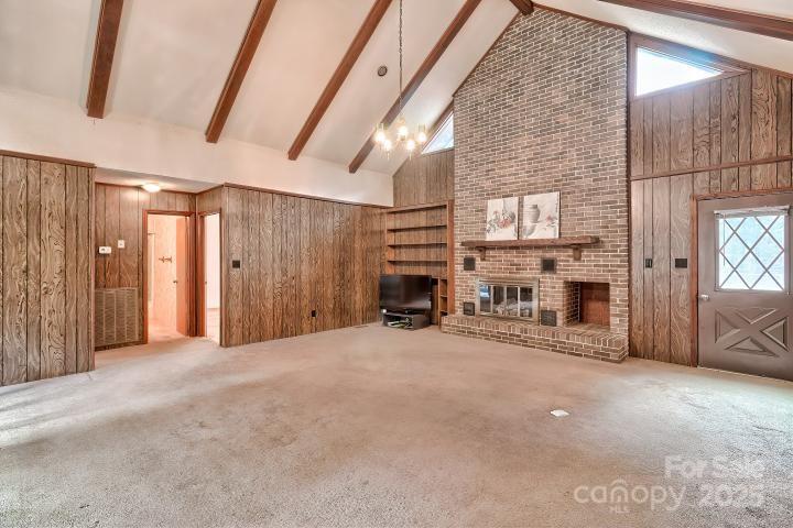 3966 Red Doc Road — Lancaster