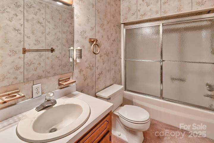 3966 Red Doc Road — Lancaster