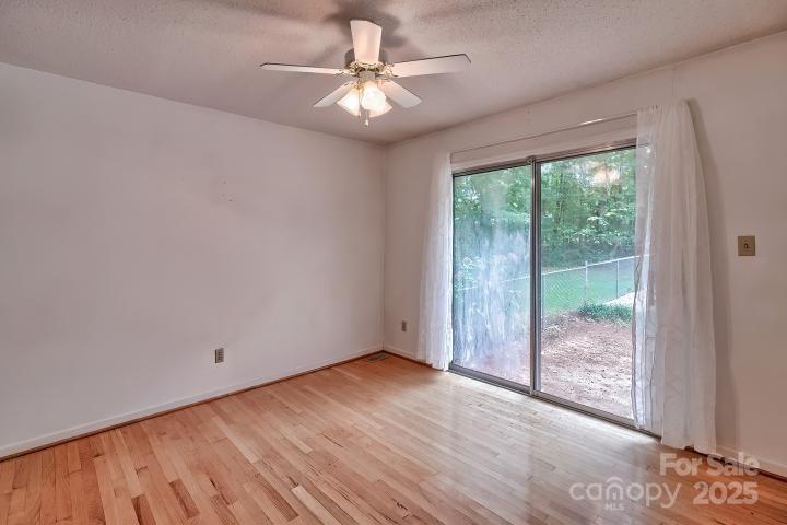 3966 Red Doc Road — Lancaster