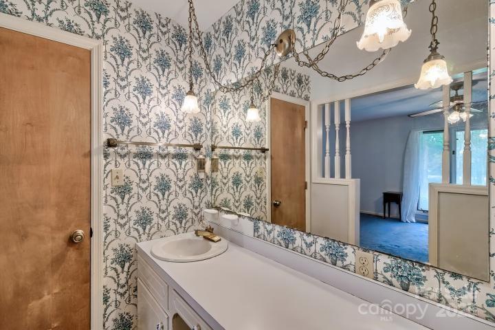 3966 Red Doc Road — Lancaster