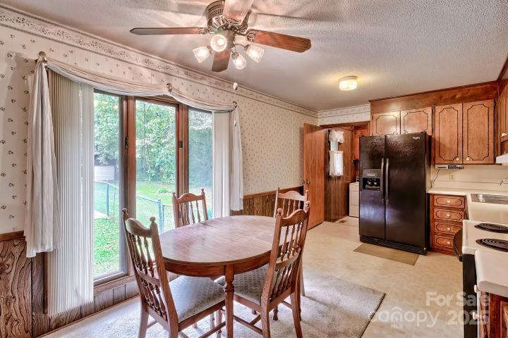 3966 Red Doc Road — Lancaster
