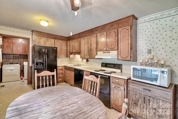 3966 Red Doc Road — Lancaster