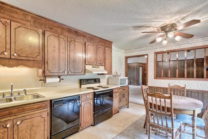 3966 Red Doc Road — Lancaster