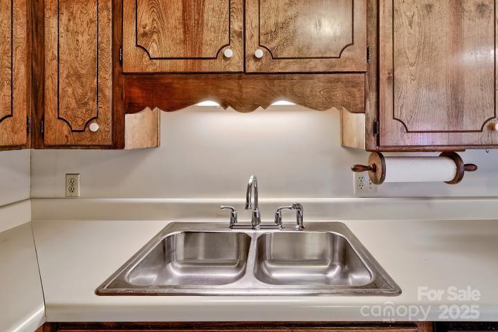3966 Red Doc Road — Lancaster