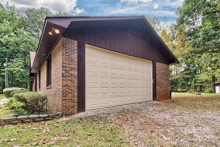 3966 Red Doc Road — Lancaster