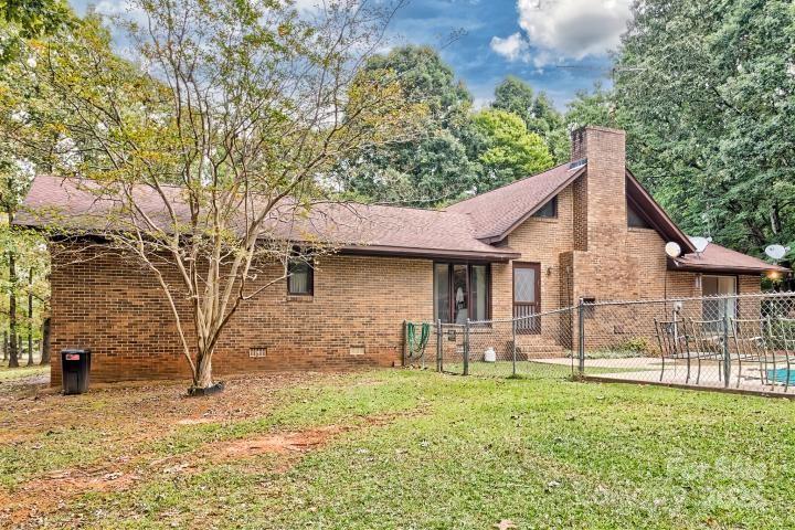 3966 Red Doc Road — Lancaster