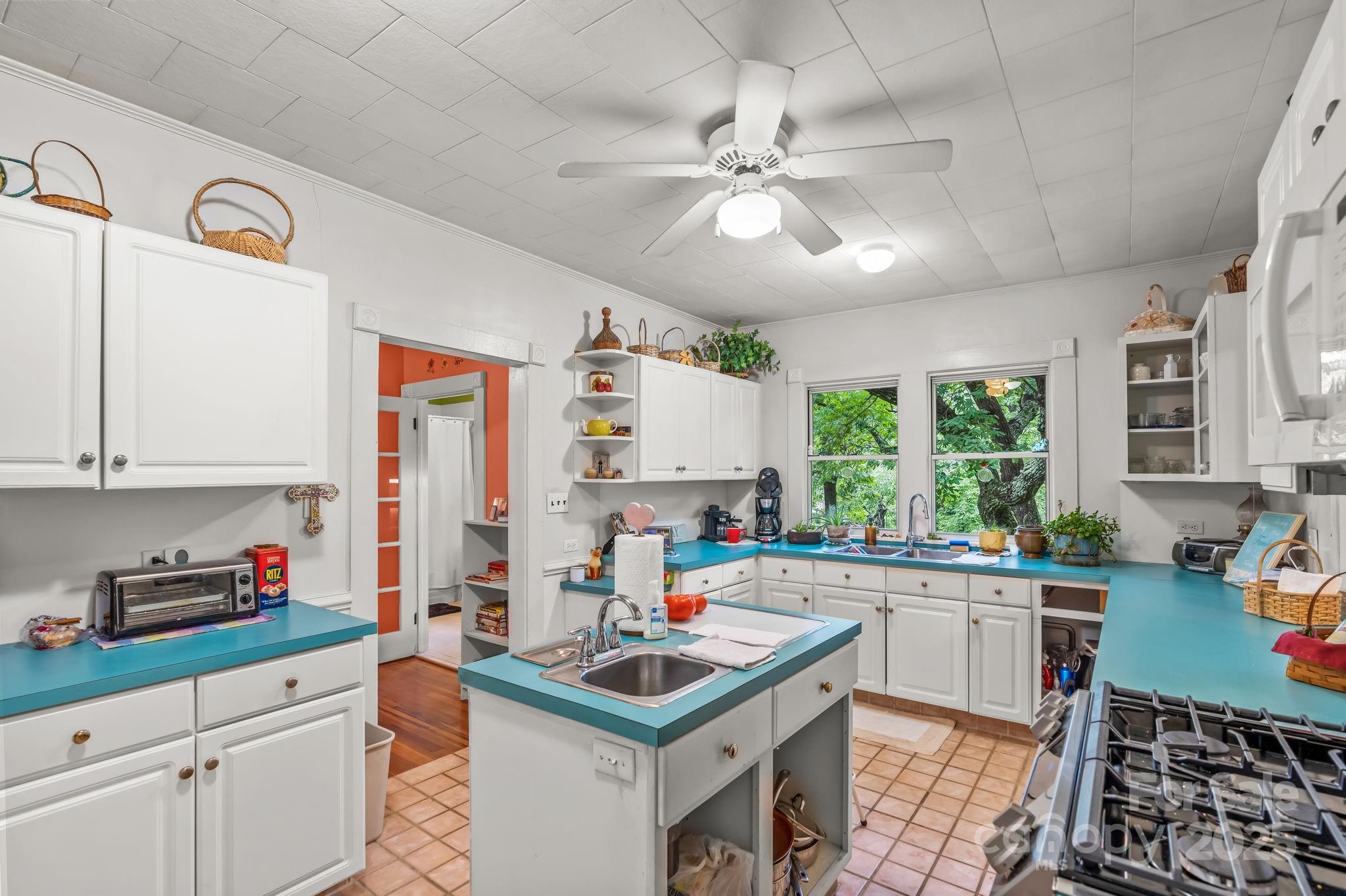156 Brooks Street — Troutman