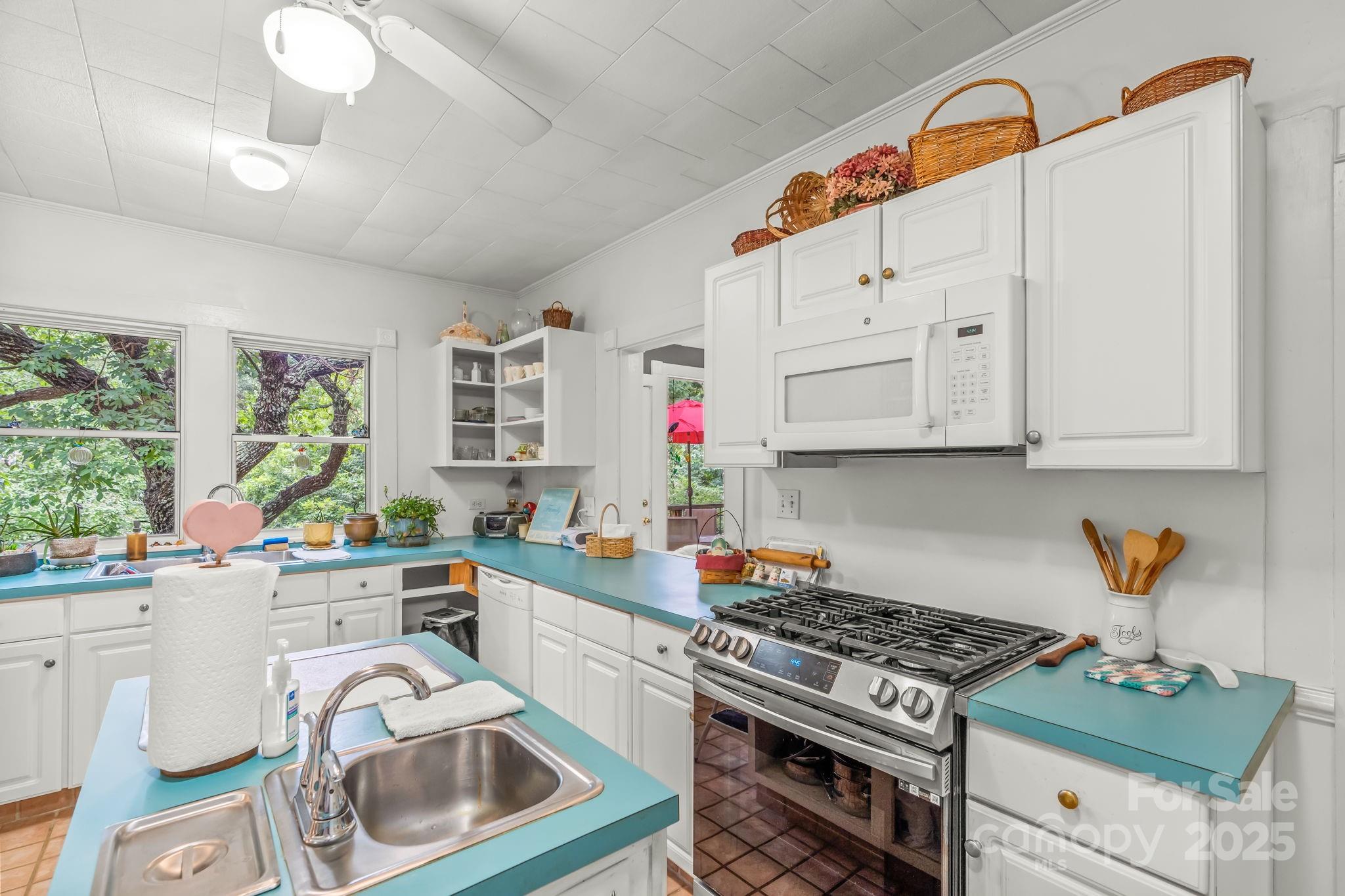 156 Brooks Street — Troutman