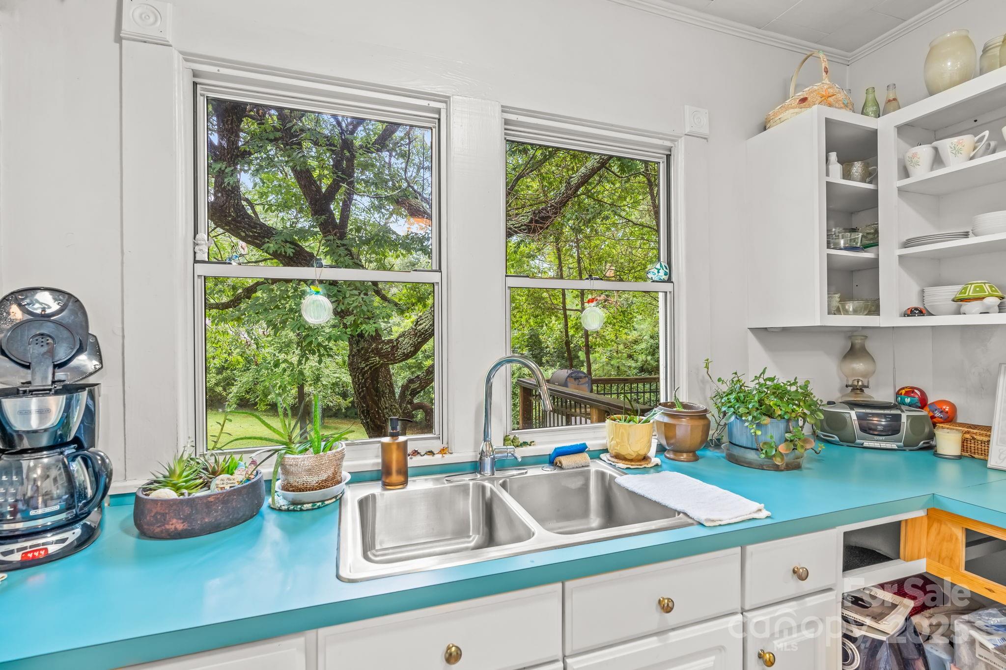 156 Brooks Street — Troutman