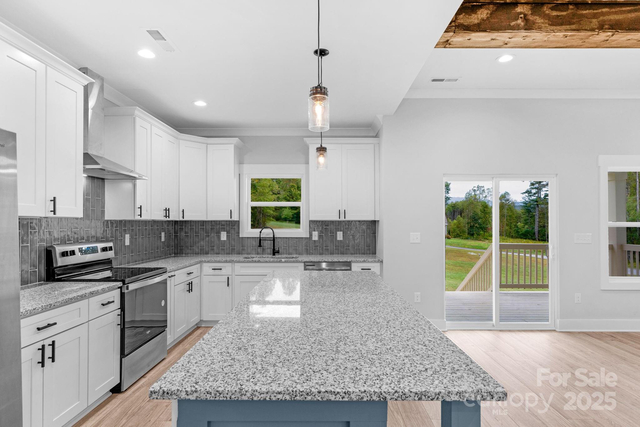 142 Crystal Heights Drive — Hendersonville