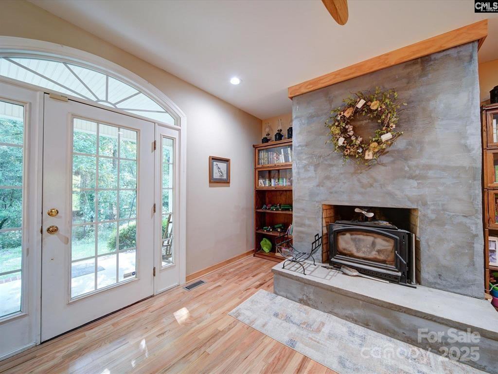 1239 John G Richards Road — Camden