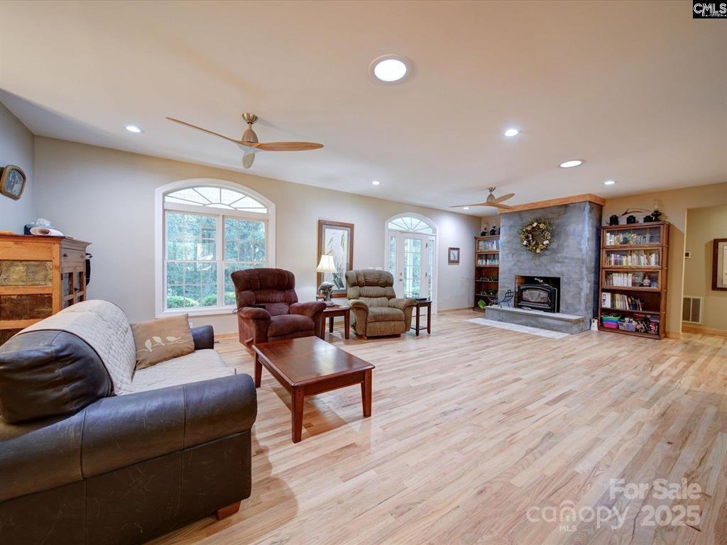 1239 John G Richards Road — Camden