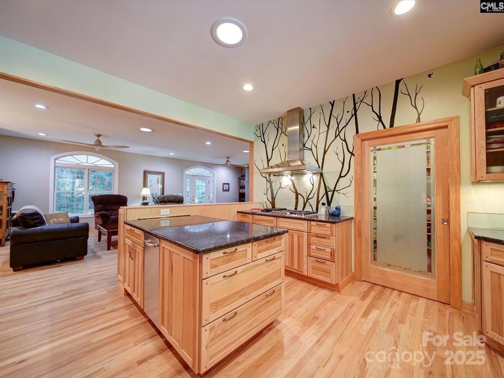 1239 John G Richards Road — Camden