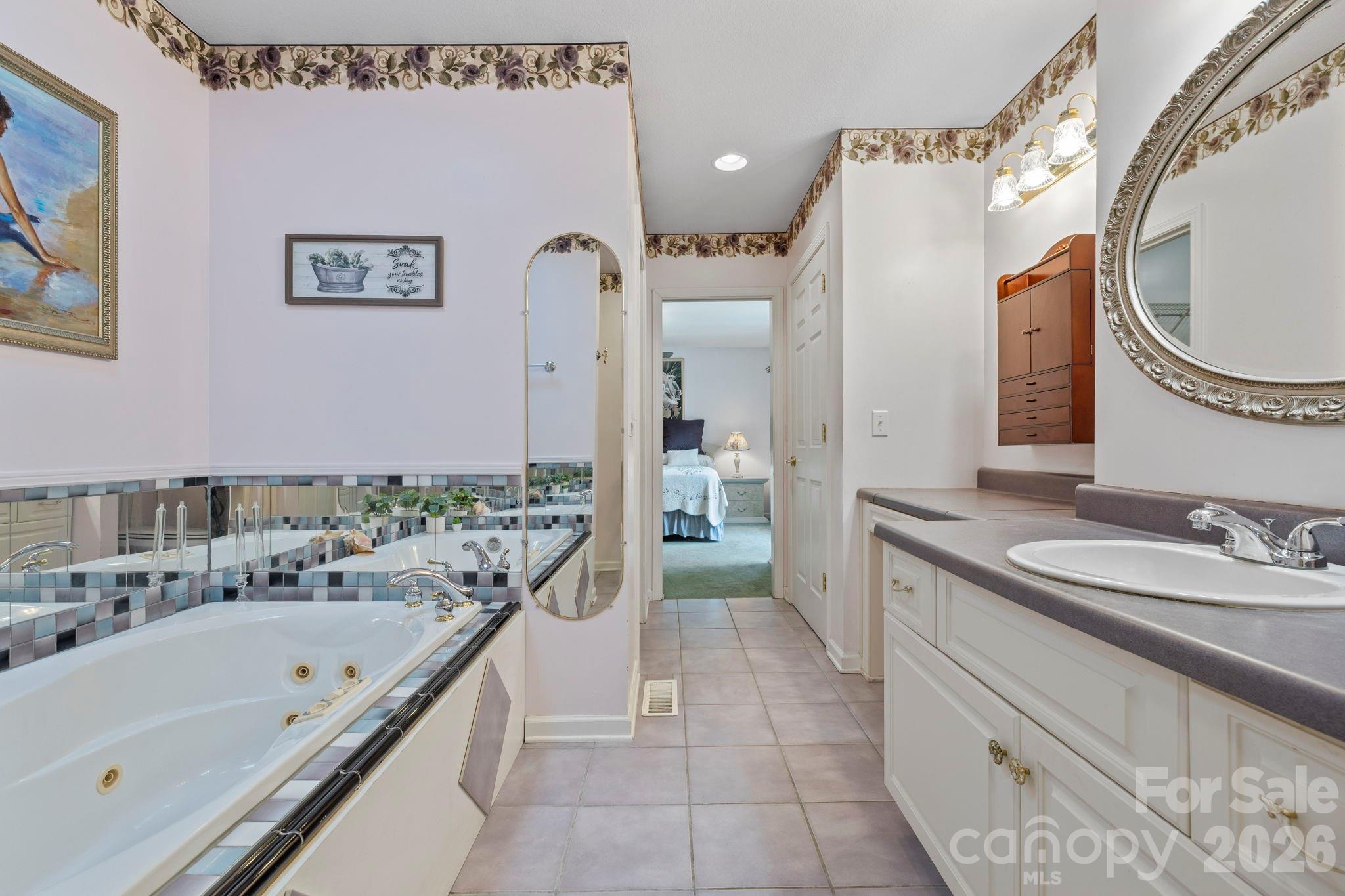 372 Kingfisher Lane — Mills River