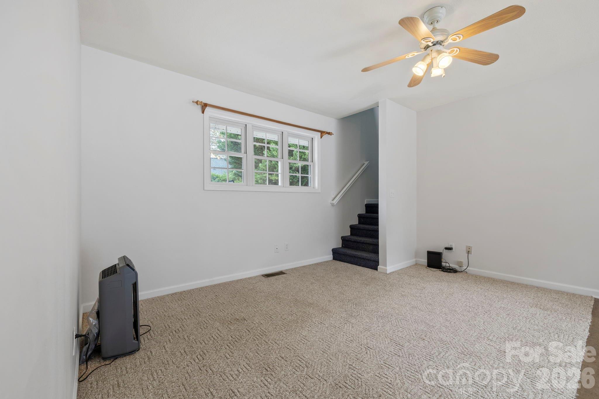 372 Kingfisher Lane — Mills River