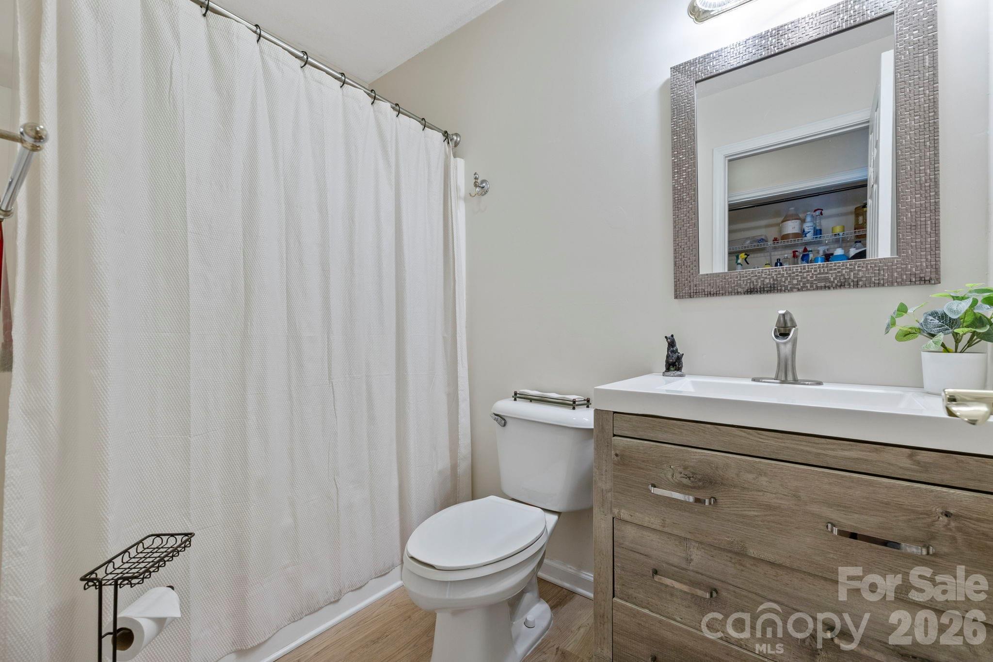 372 Kingfisher Lane — Mills River