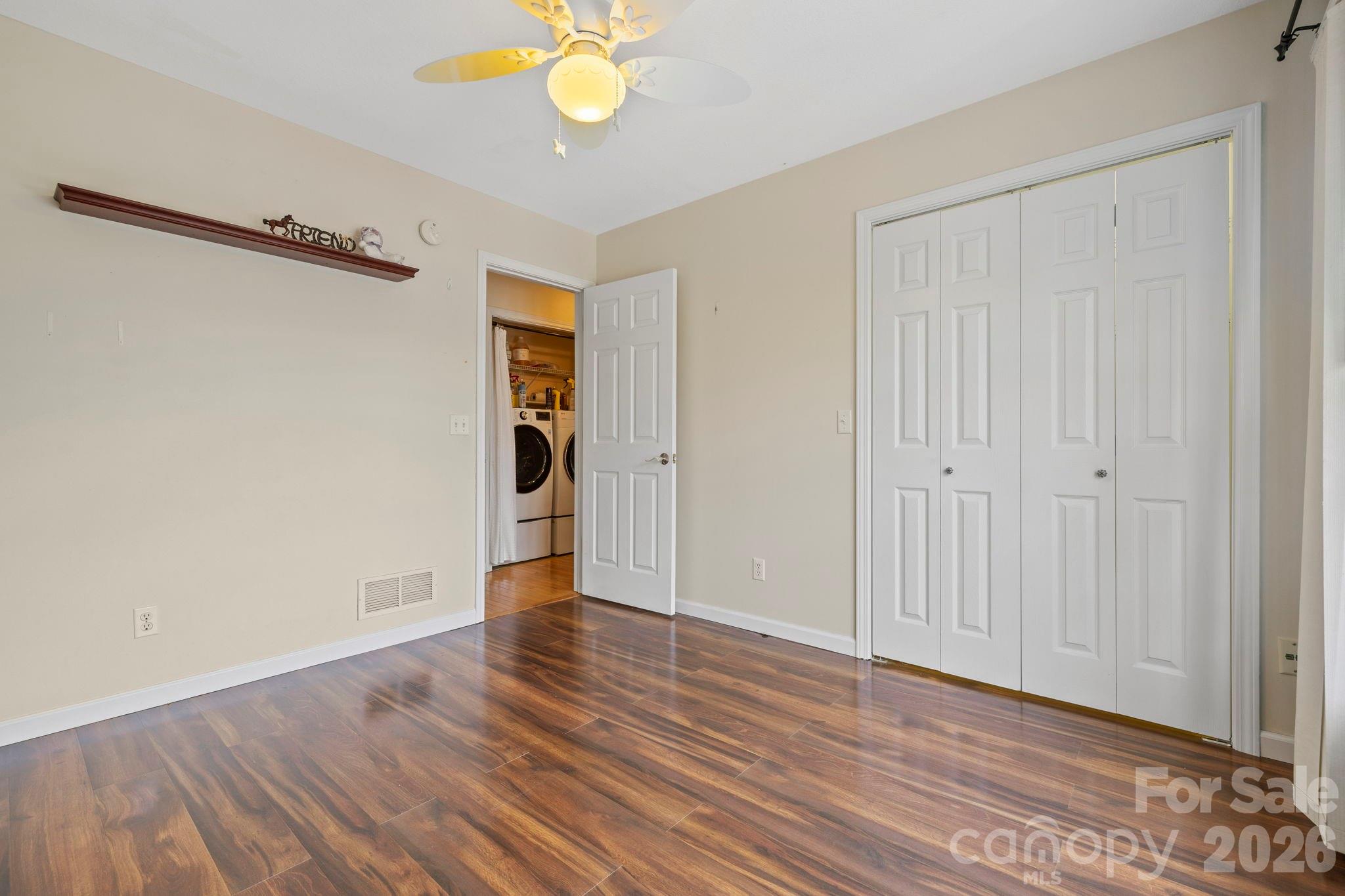 372 Kingfisher Lane — Mills River