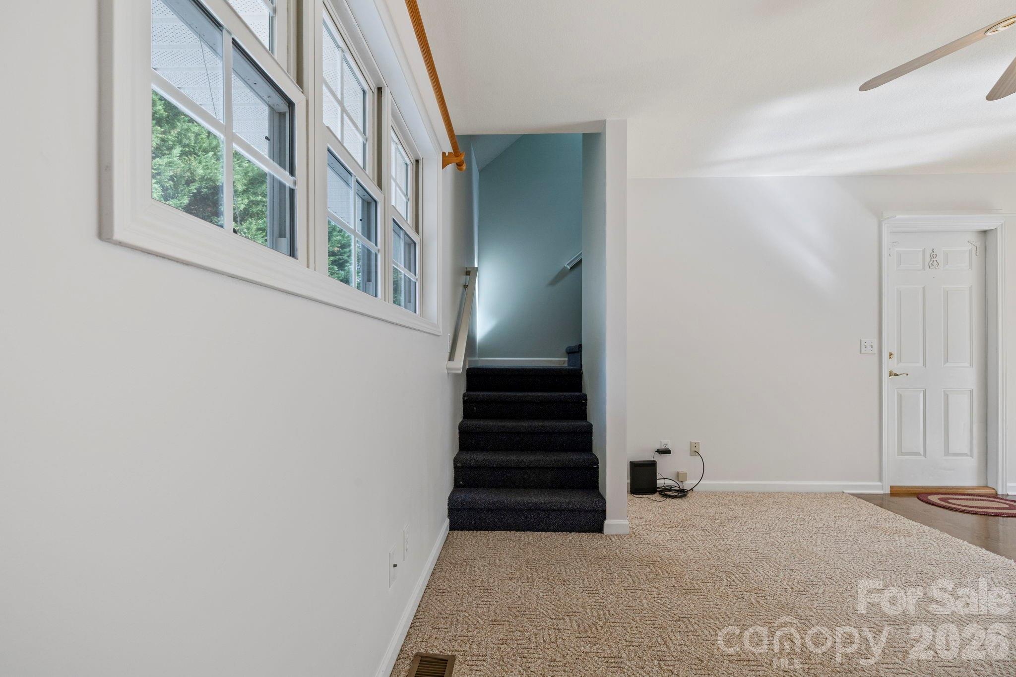 372 Kingfisher Lane — Mills River
