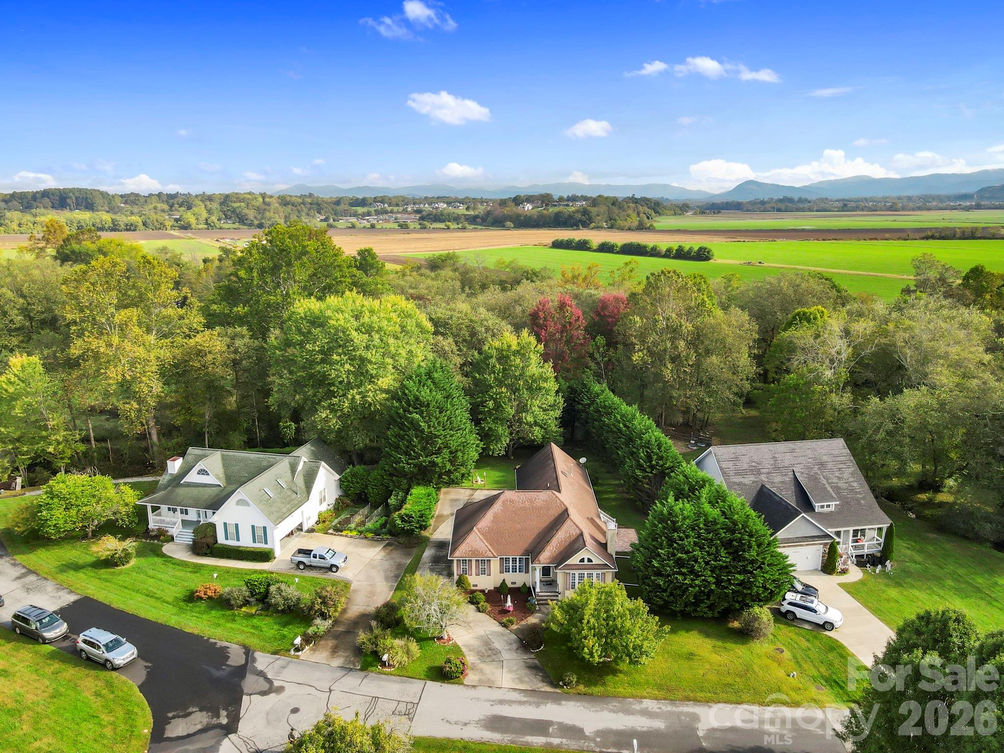 372 Kingfisher Lane — Mills River