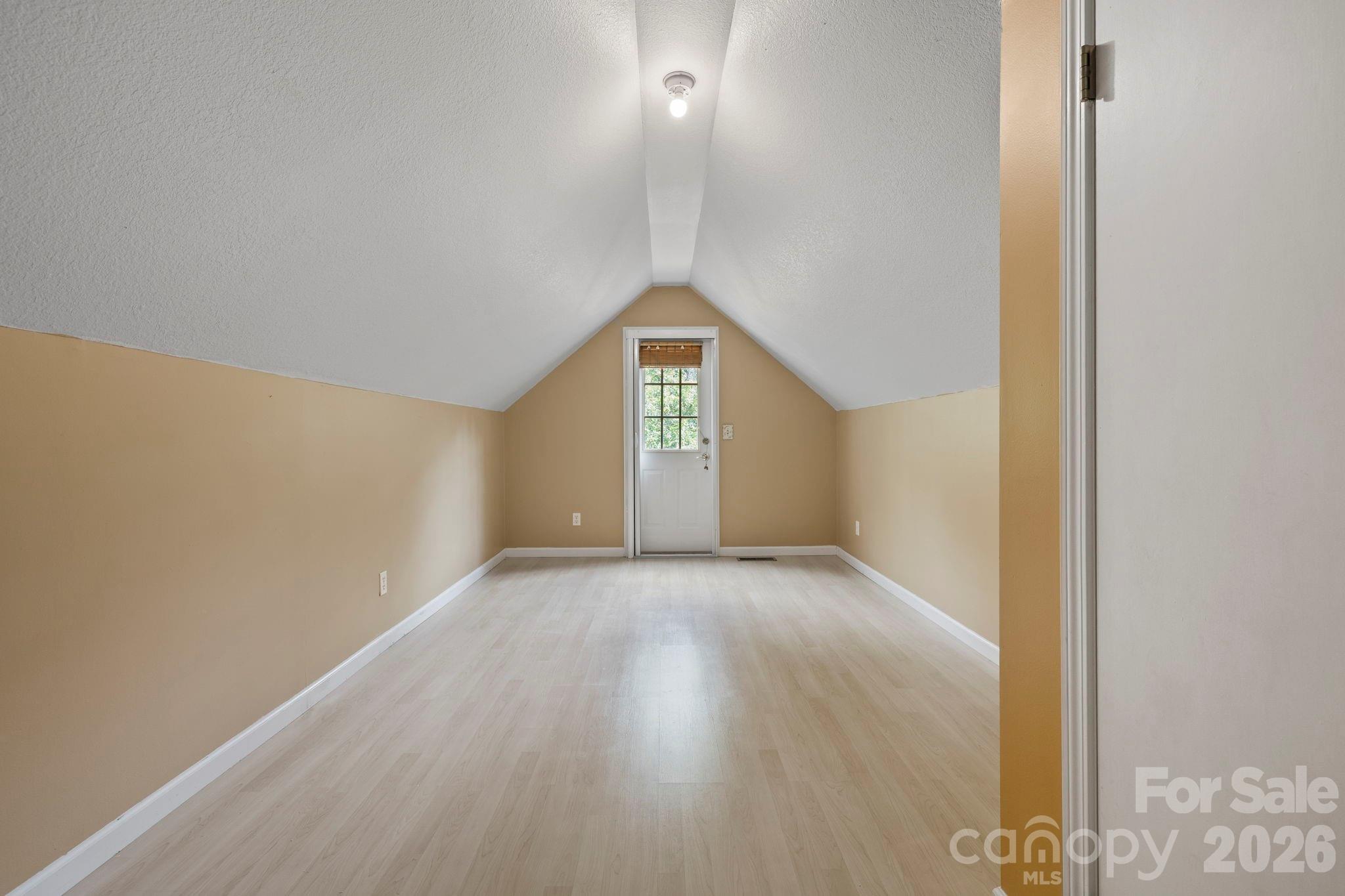 372 Kingfisher Lane — Mills River