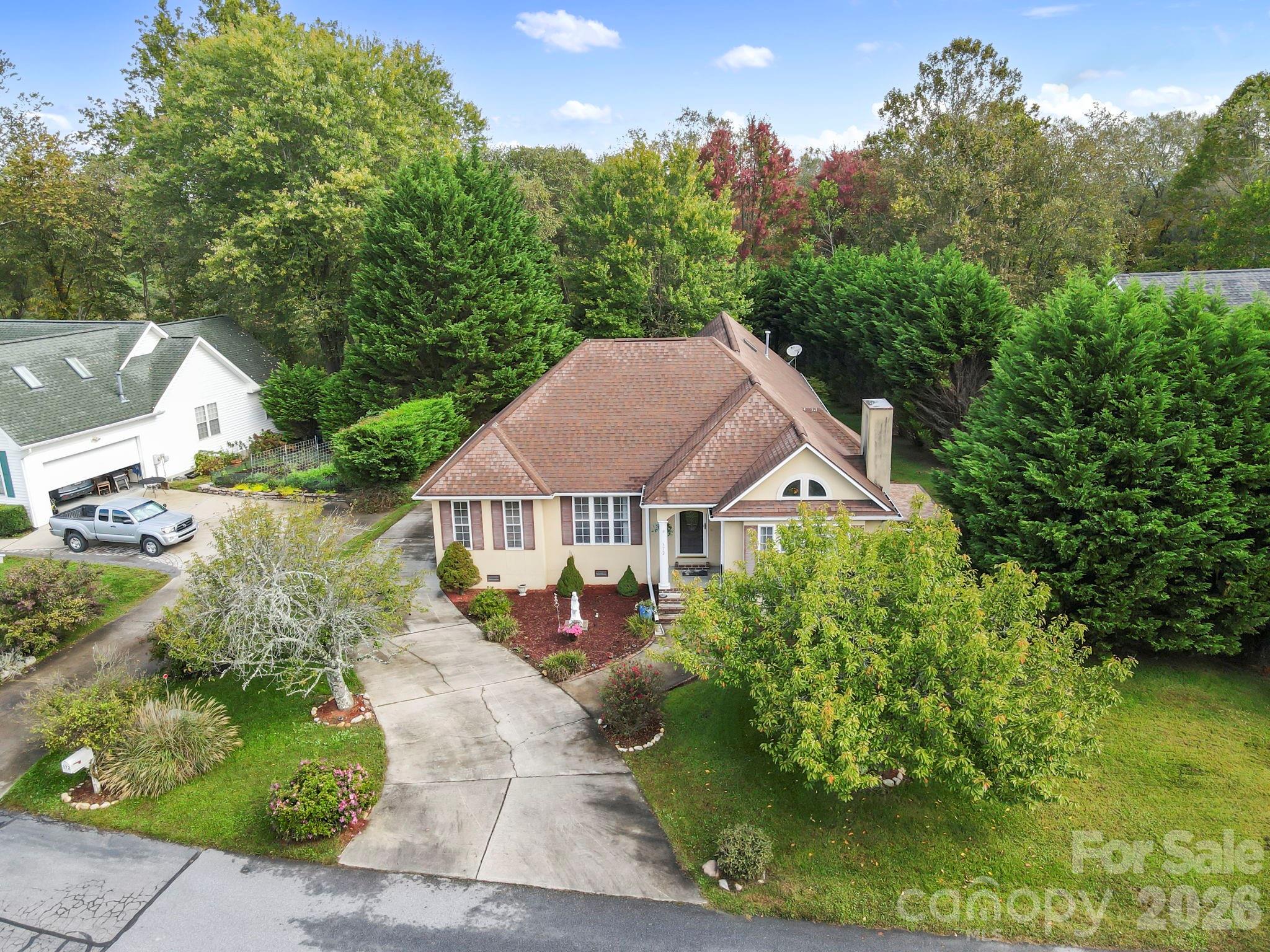 372 Kingfisher Lane — Mills River