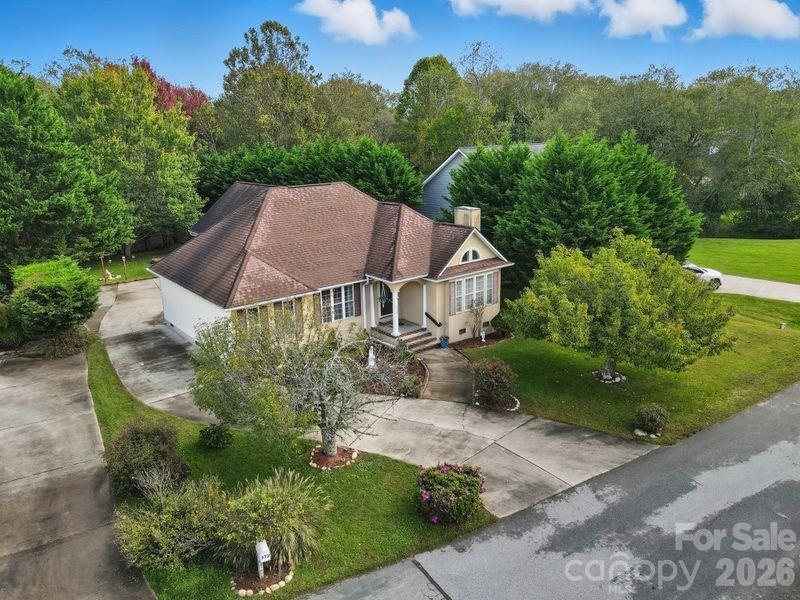 372 Kingfisher Lane — Mills River