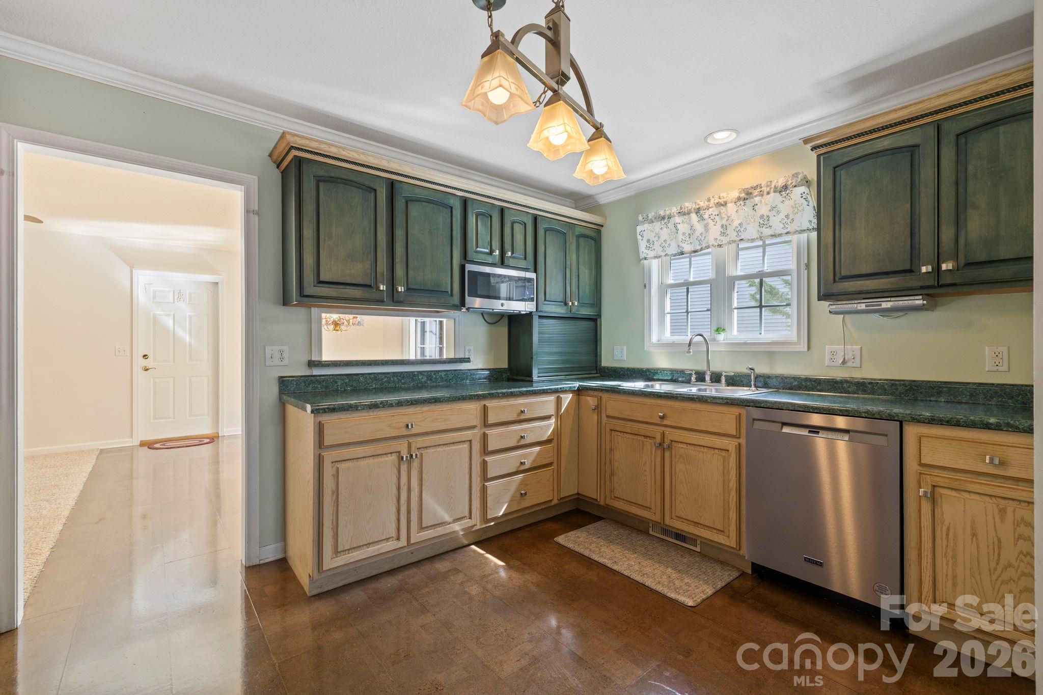 372 Kingfisher Lane — Mills River
