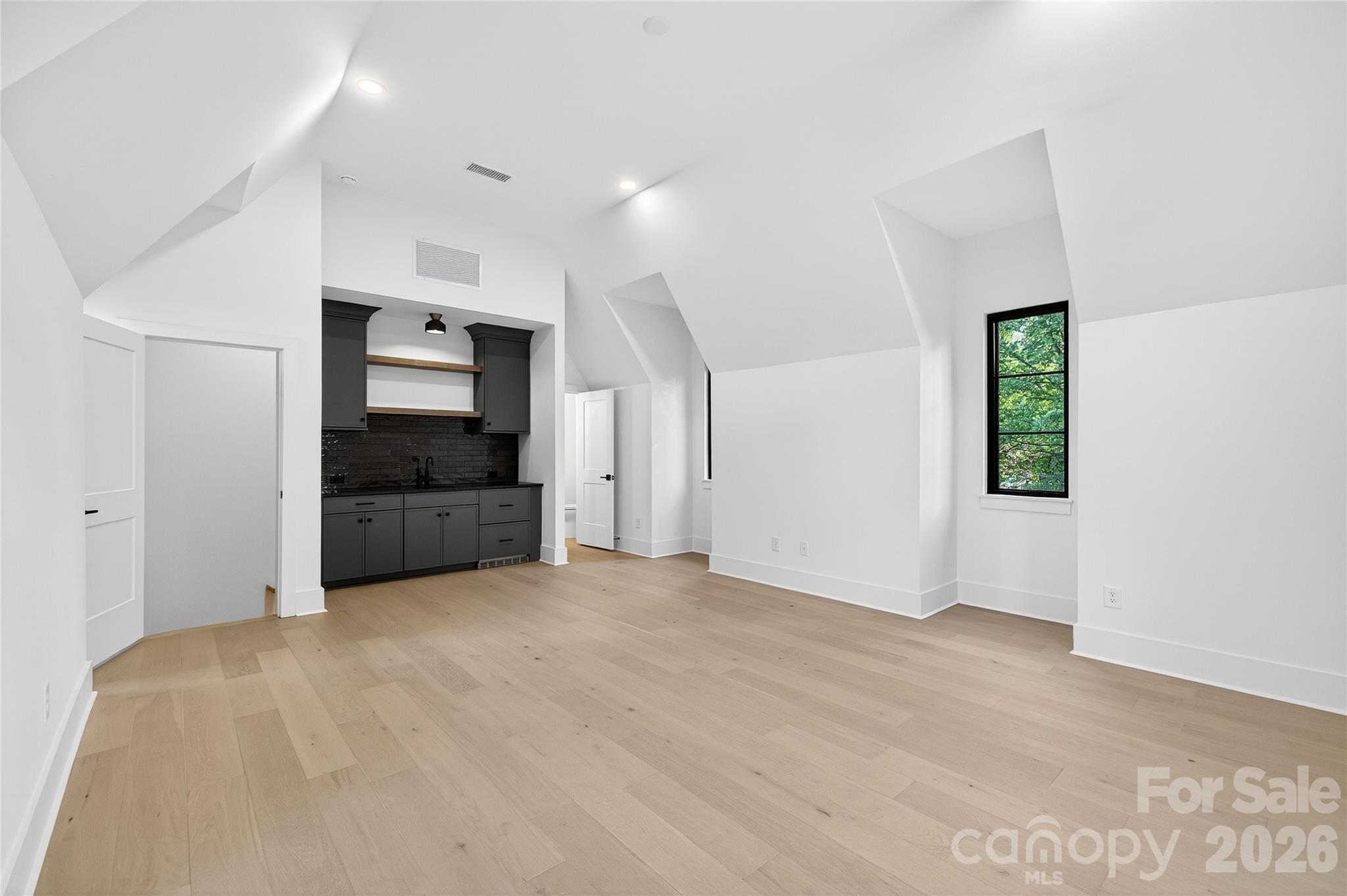 1209 Meadowood Lane — Charlotte