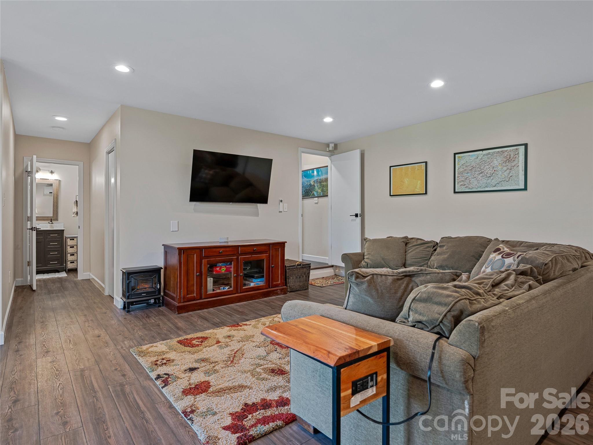 382 Black Oak Cove Road — Candler