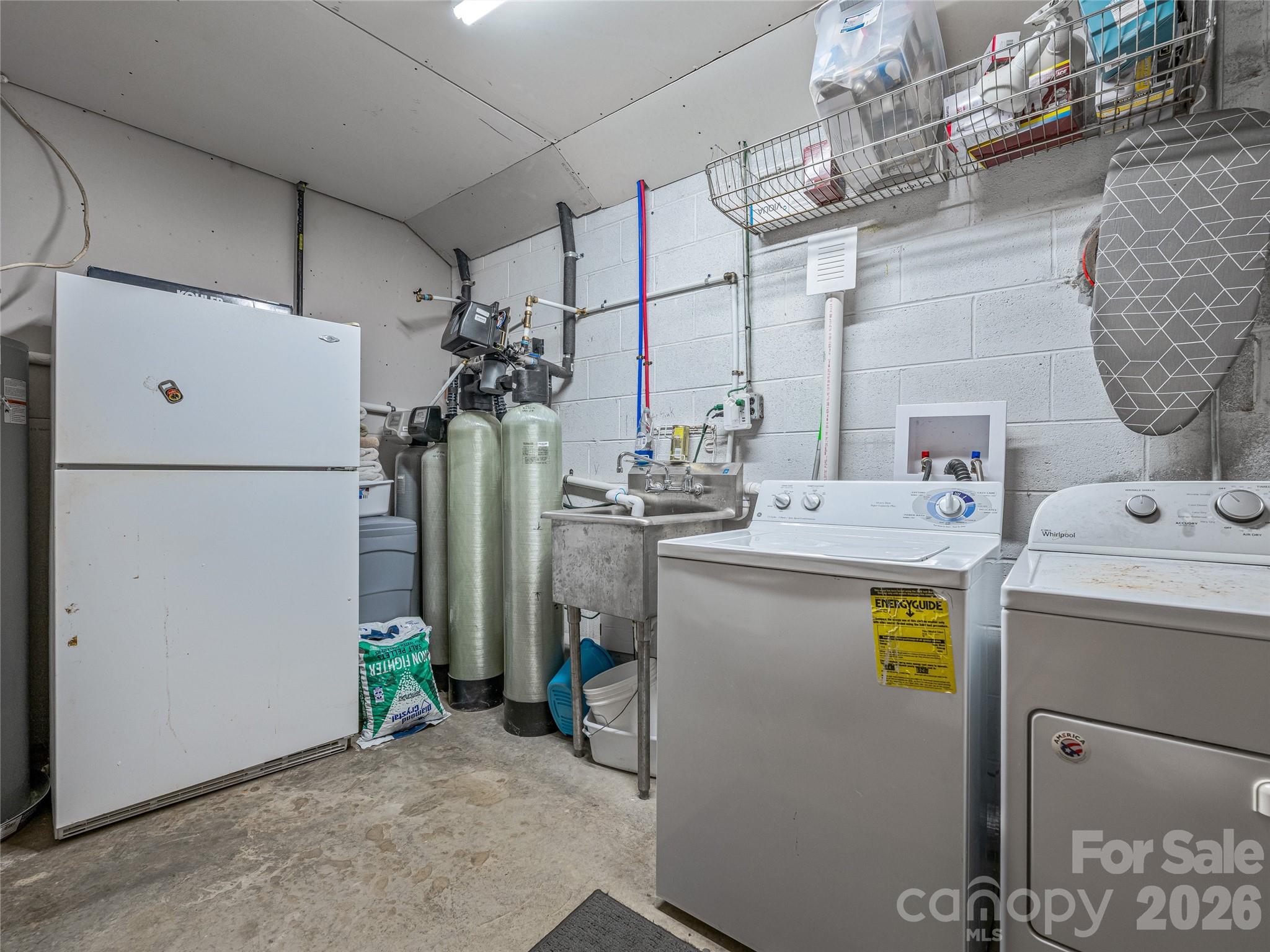 382 Black Oak Cove Road — Candler