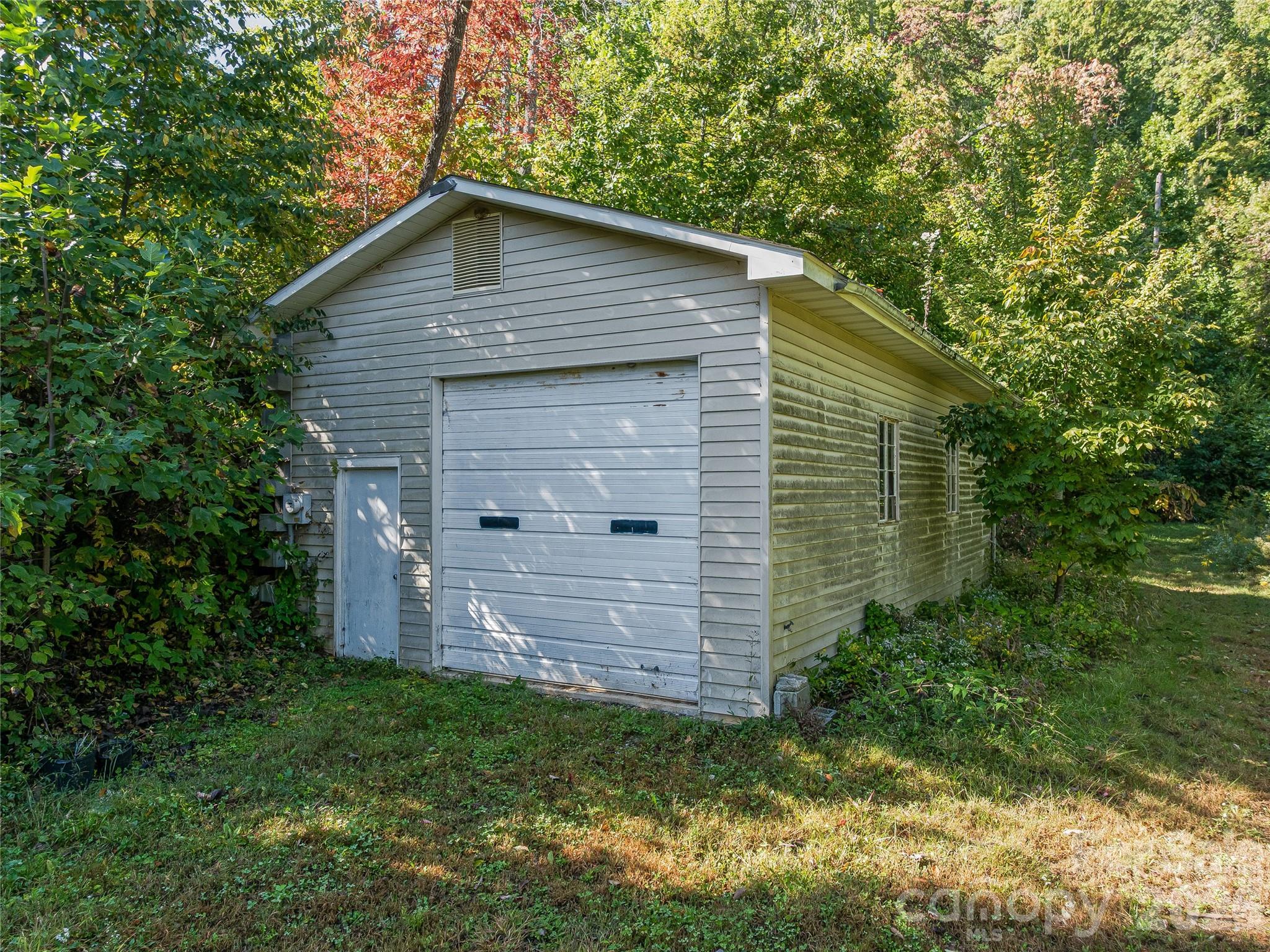 382 Black Oak Cove Road — Candler
