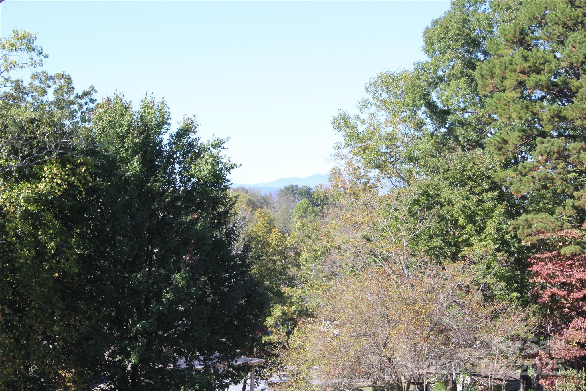 107 N Matthews Street — Morganton