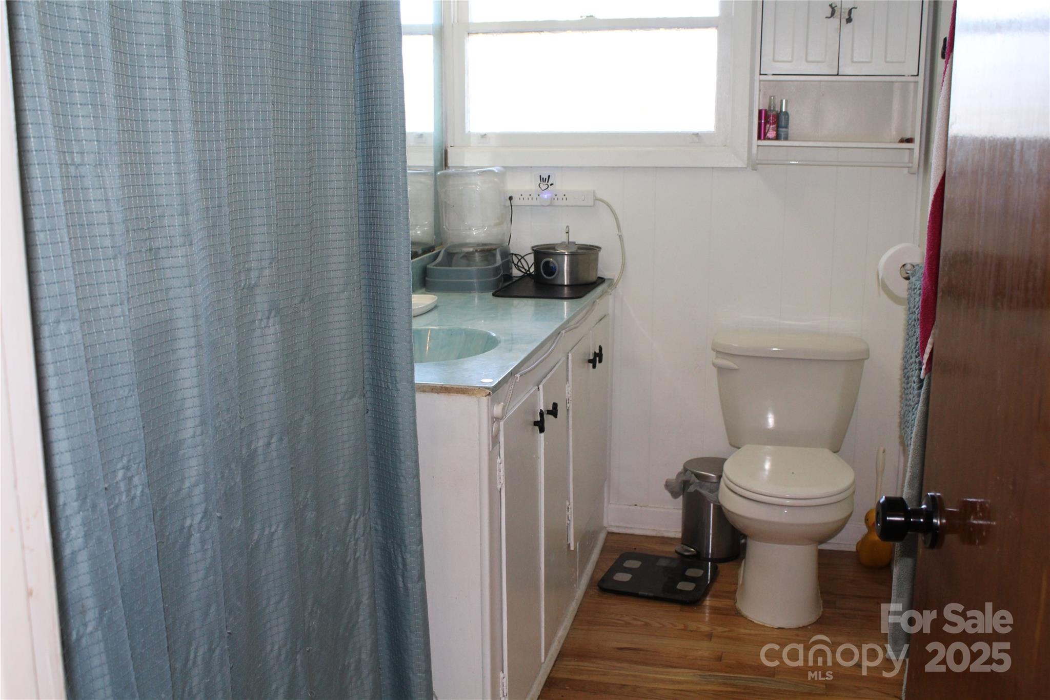 107 N Matthews Street — Morganton