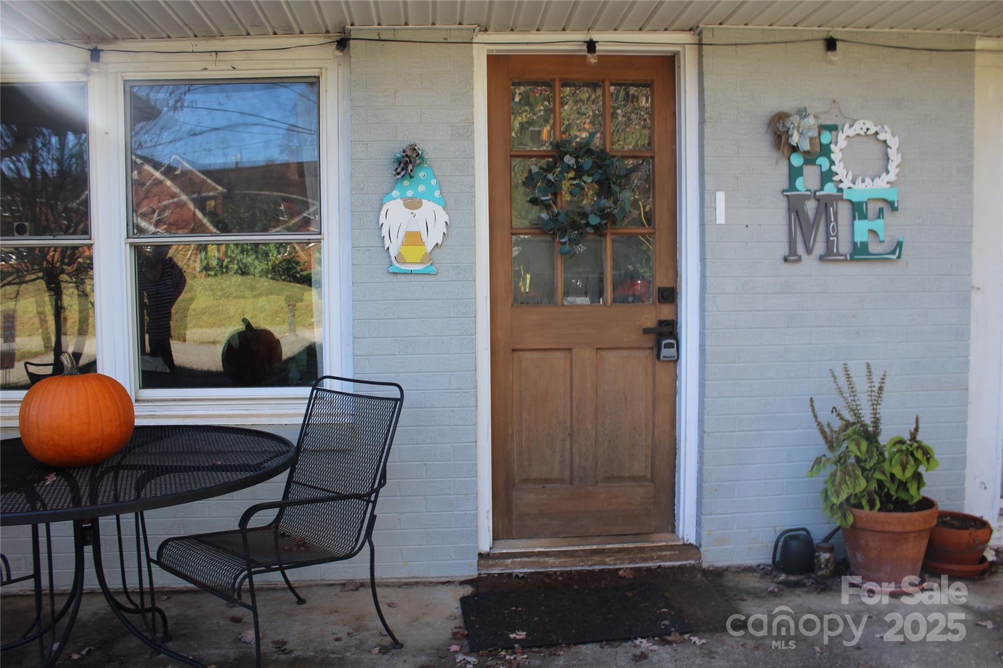 107 N Matthews Street — Morganton