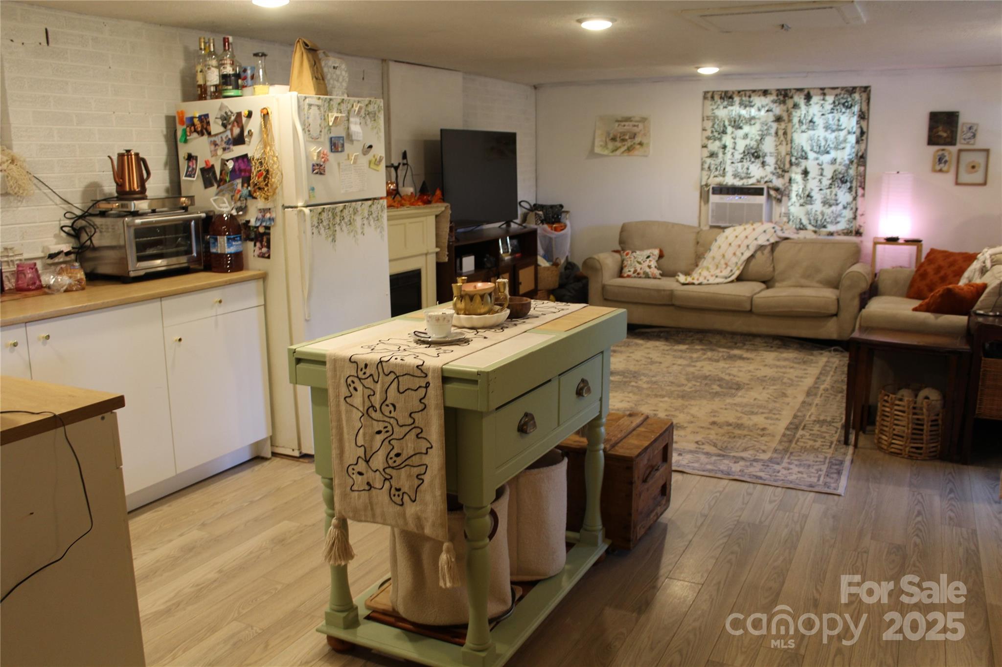 107 N Matthews Street — Morganton