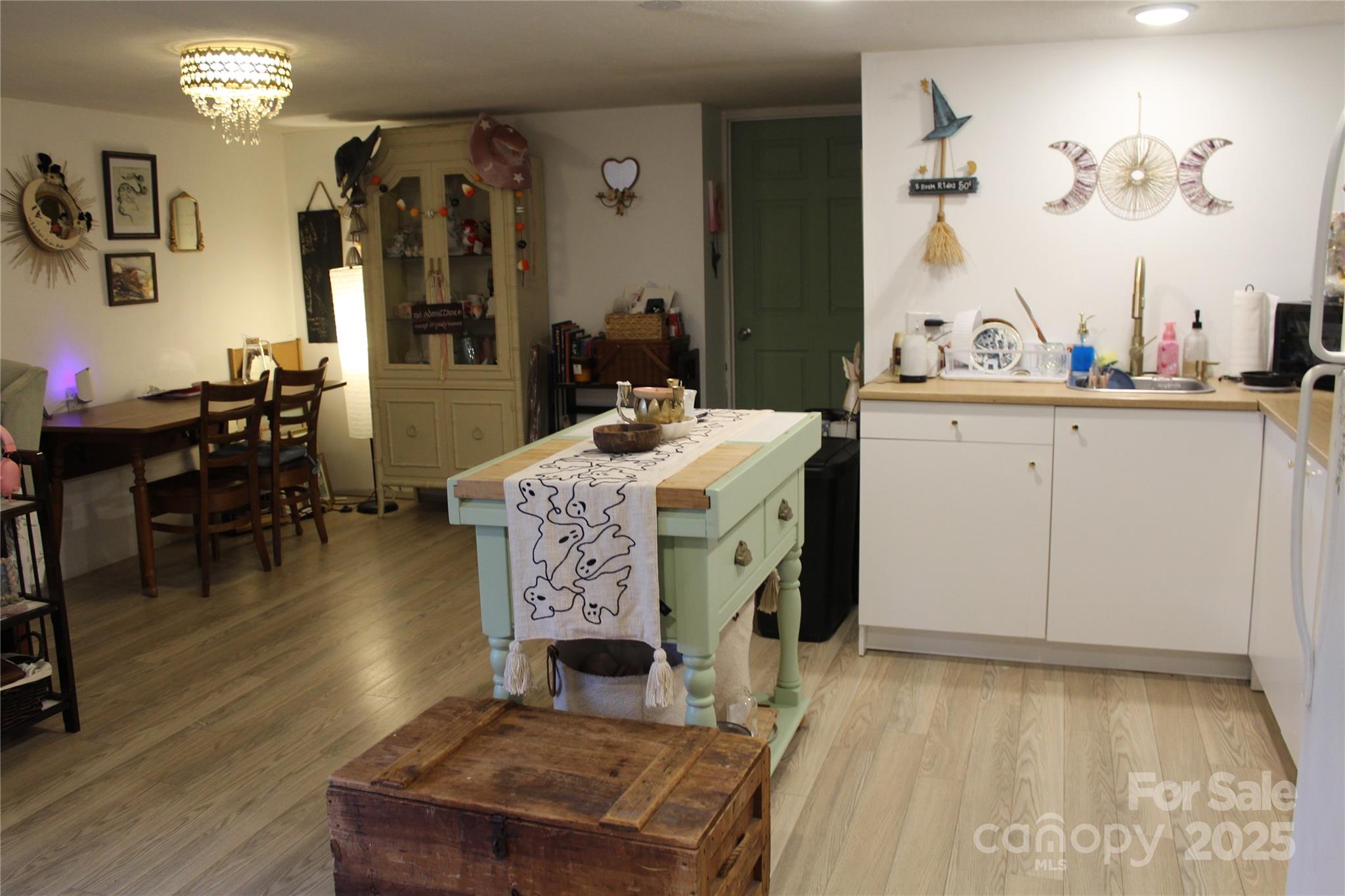 107 N Matthews Street — Morganton