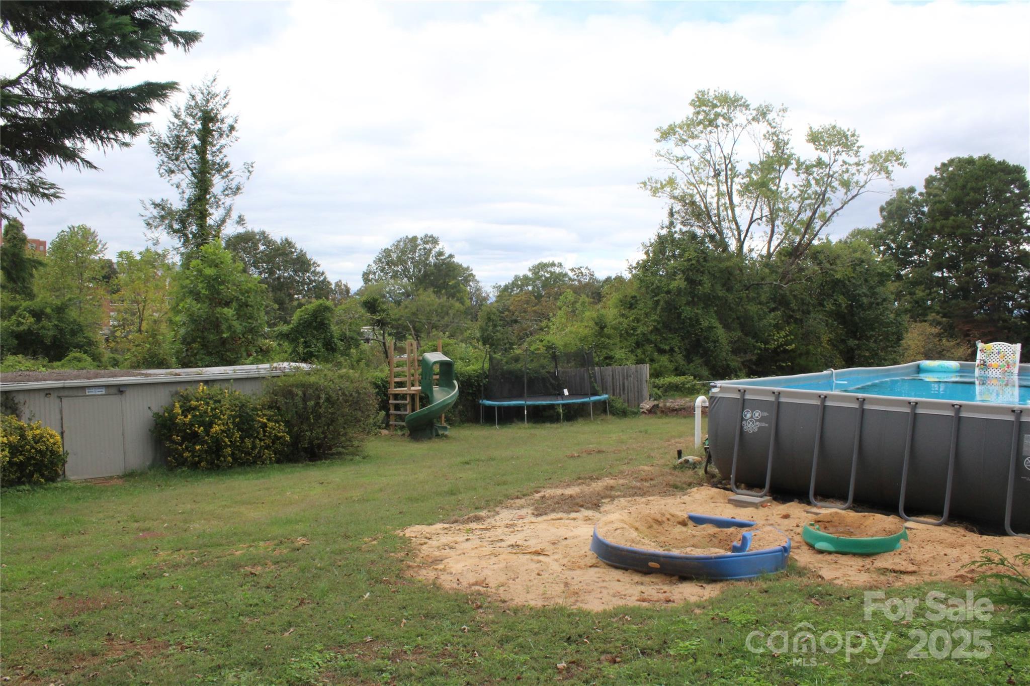 107 N Matthews Street — Morganton
