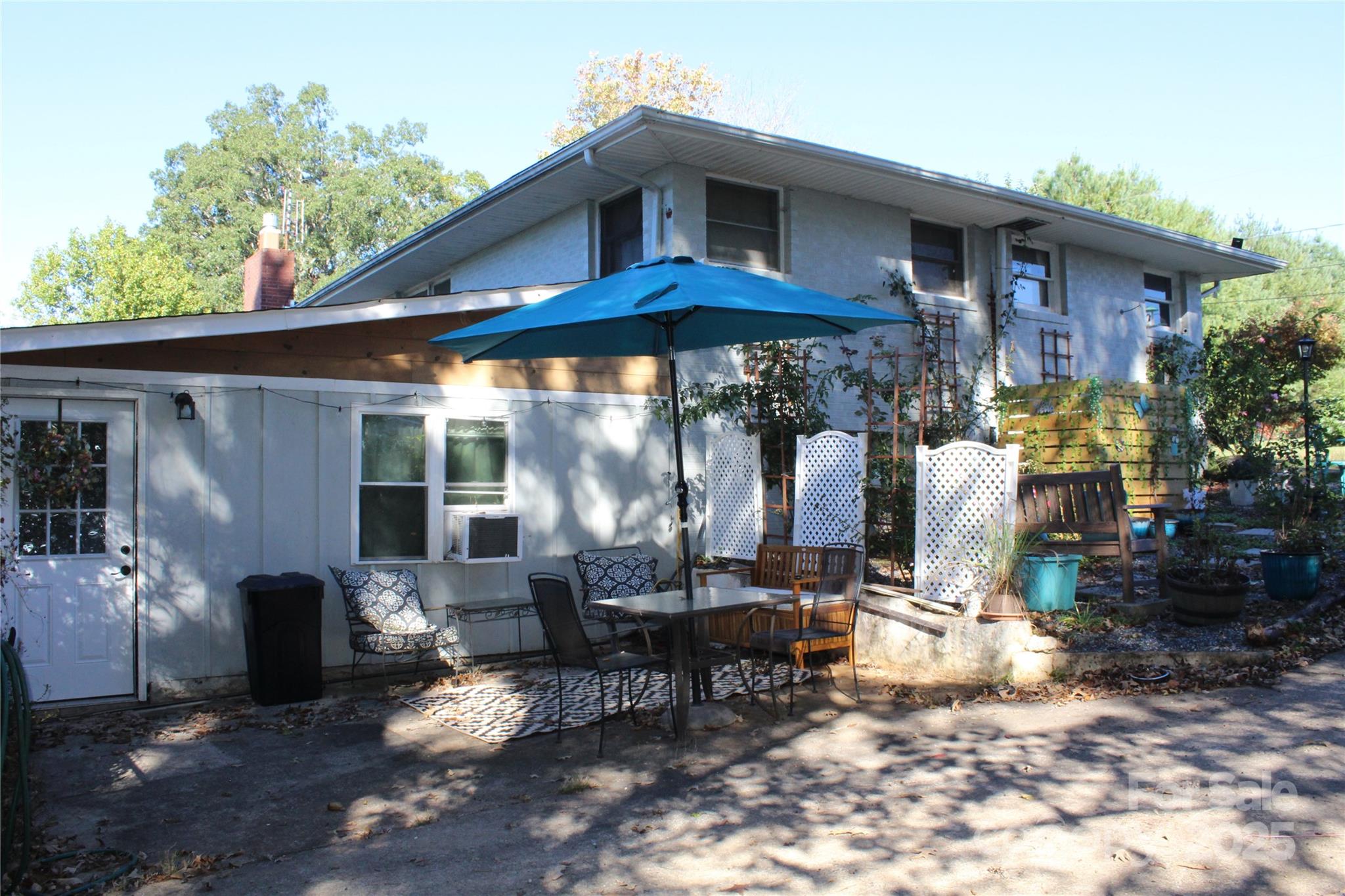 107 N Matthews Street — Morganton